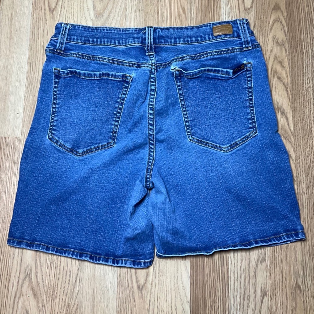 Seven7 Womens Medium Wash Denim Shorts Size 12 Stretch Mid Rise Blue Jean Shorts